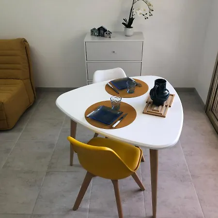 Appartement Ste Marguerite Studio 50M Des Plages *