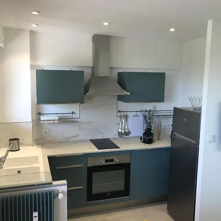 Apartment Ste Marguerite Studio 50M Des Plages