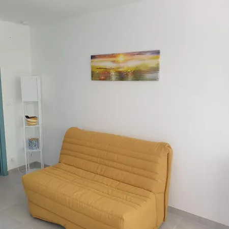 Ste Marguerite Studio 50M Des Plages Apartment